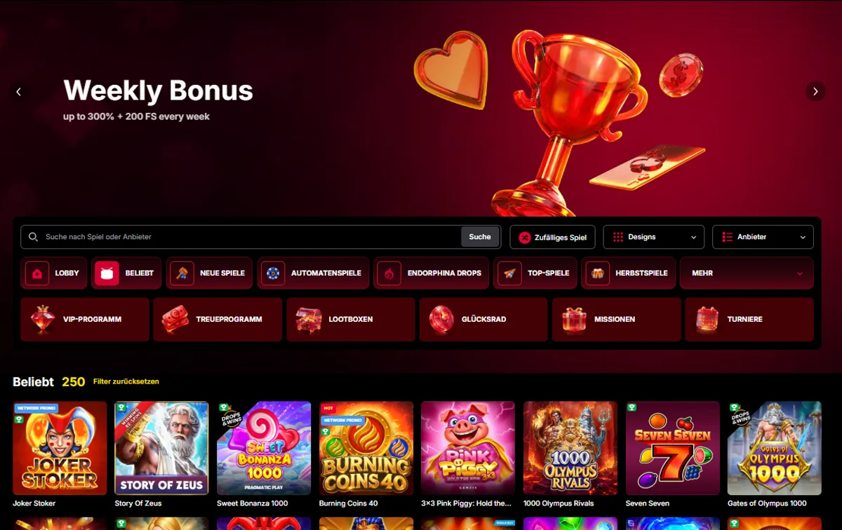 Deutschsprachige Lobby des Fiery Play Casino mit Wochenbonus-Banner und Kacheln für VIP-Programm, Lootboxen, Glücksrad und Missionen